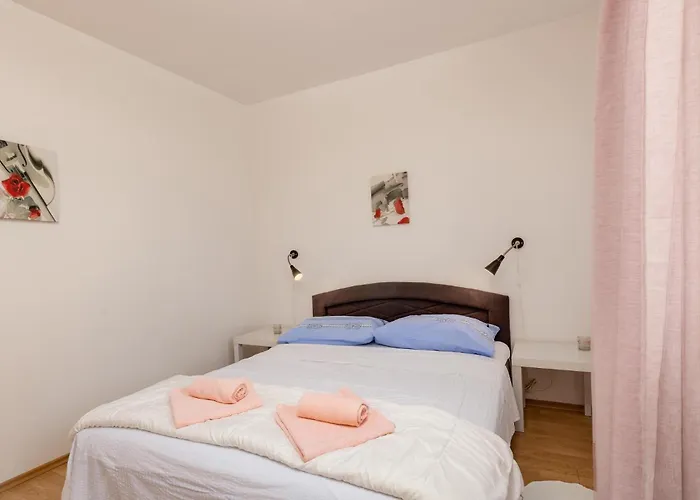 1 Bedroom Nice In Gabonjin