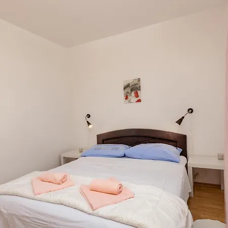 1 Bedroom Nice In Gabonjin