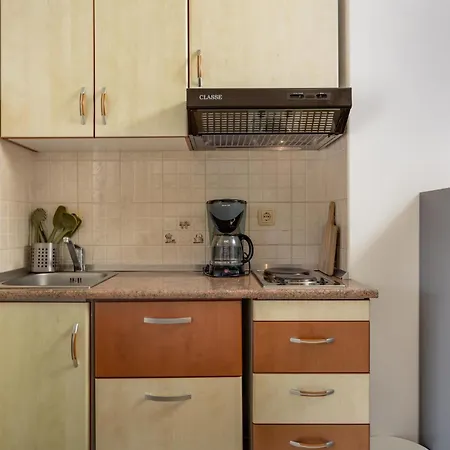 1 Bedroom Nice In Gabonjin